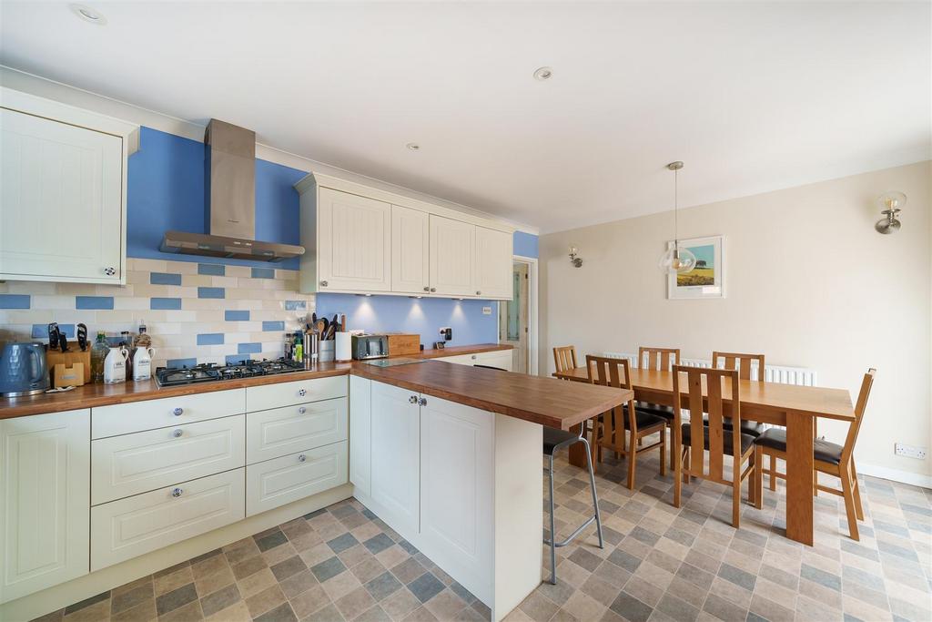 Old Farm Road, Guildford 3 bed house £1,850 pcm (£427 pw)