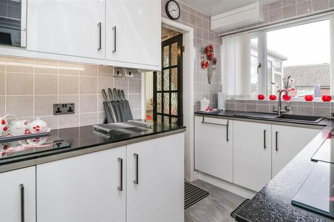 25 Keppel View Road, Rotherham, S61 2AR
