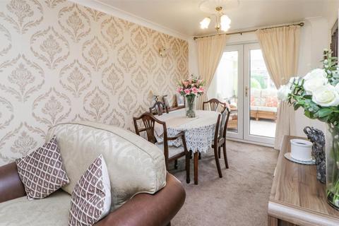25 Keppel View Road, Rotherham, S61 2AR