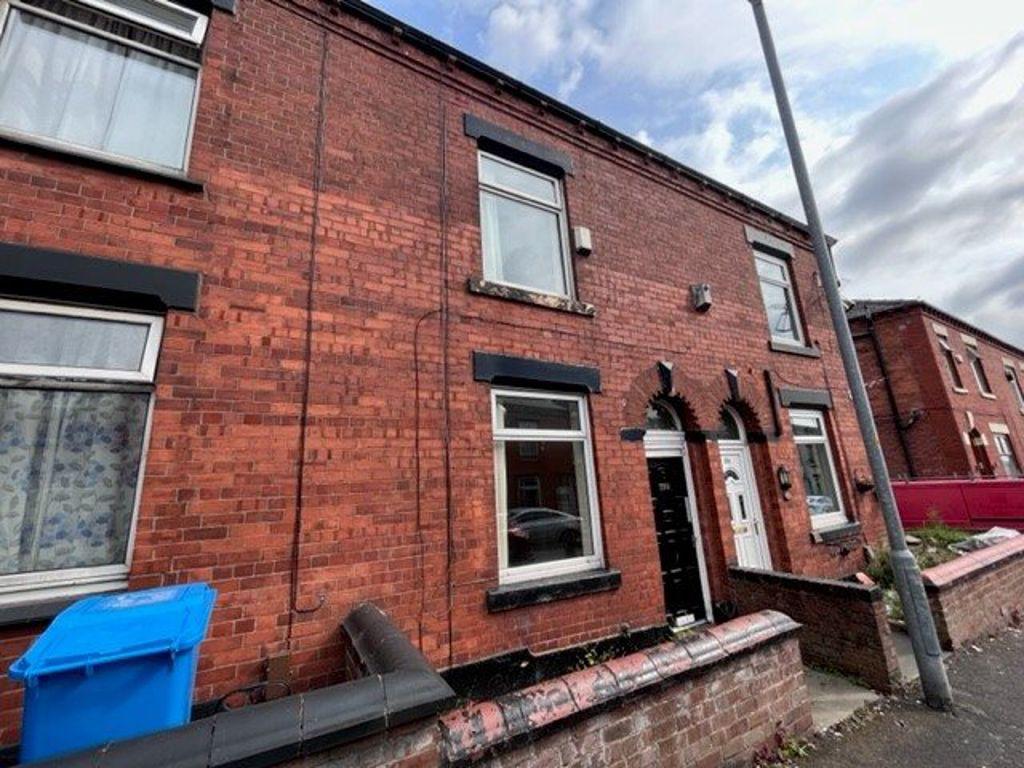 Balfour Street, Oldham, OL4 1NS 2 bed terraced house £675 pcm (£156 pw)