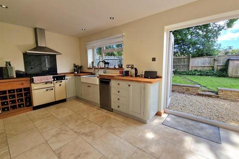27 Byfords Road, Huntley, Gloucester, GL19 3EL