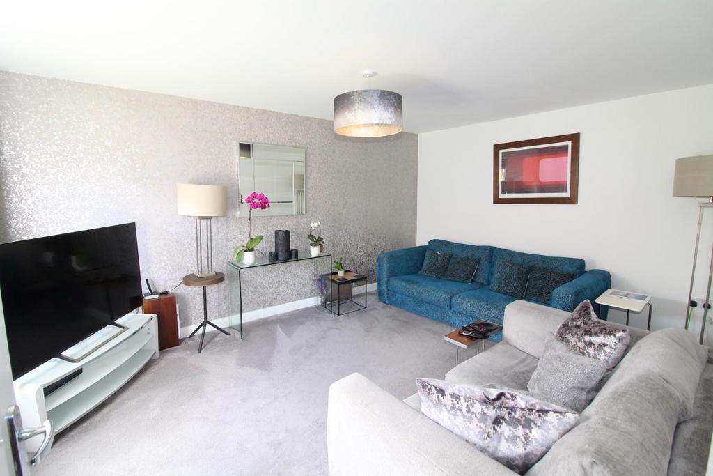 Round Hill Road, Pudsey 4 bed detached house £440,000
