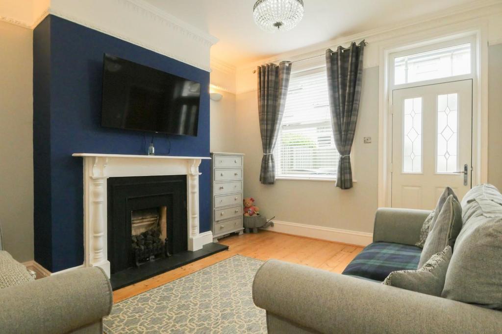 South Parade, Pudsey, LS28 8NZ 3 bed end of terrace house for sale £