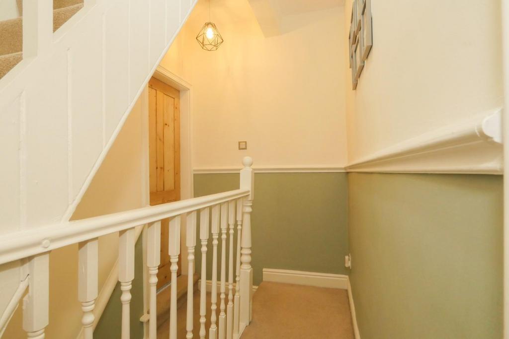 Landing (1 st floor)