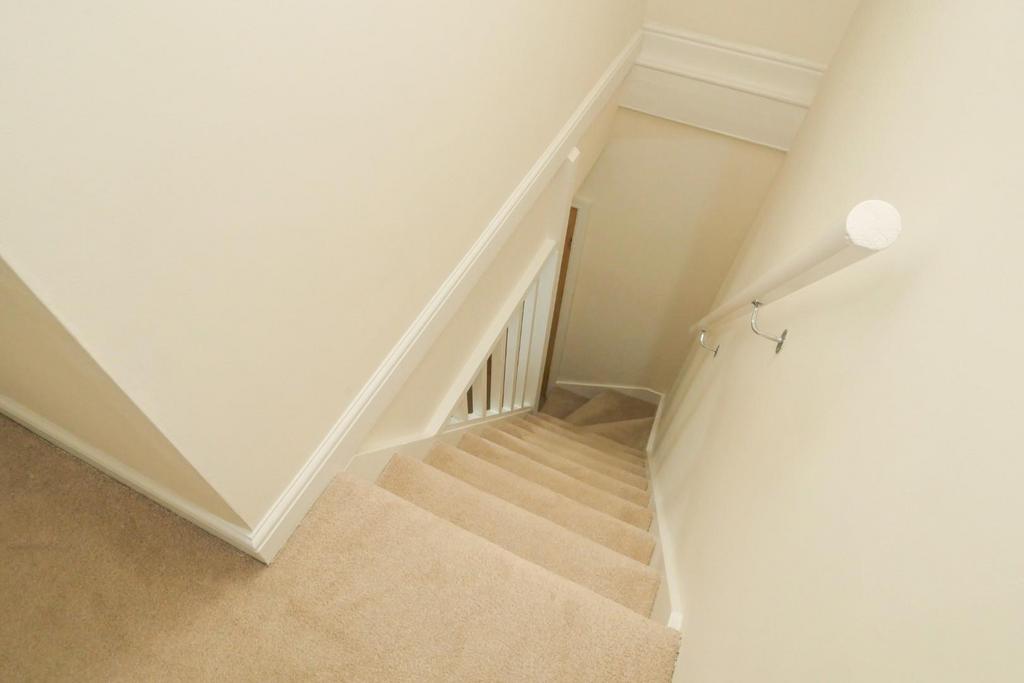 Landing (2 nd floor)