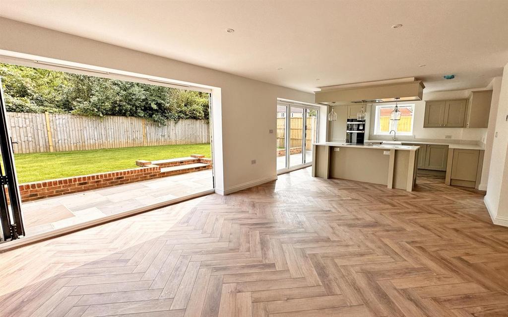 East Stoke, StokeSubHamdon 4 bed detached house for sale £525,000