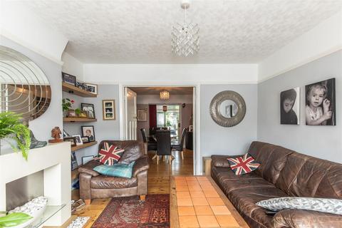 93 Congreve Road, Worthing, BN14 8EN