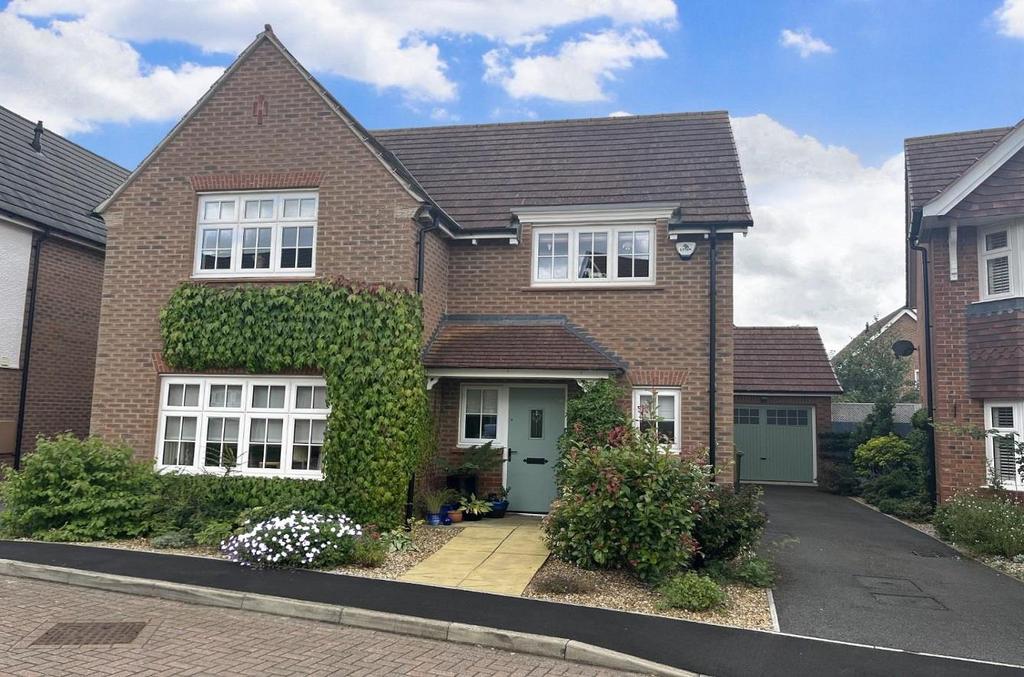 Barnard Close, Earls Barton, Northamptonshire NN6 4 bed detached house