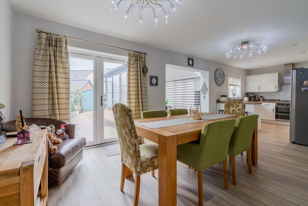 Emerald Place, Cleeve, Cheltenham, GL52 5 bed detached house