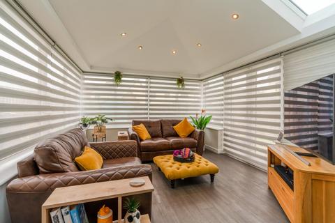 2 Emerald Place, Bishops Cleeve, Cheltenham, GL52 7ZA