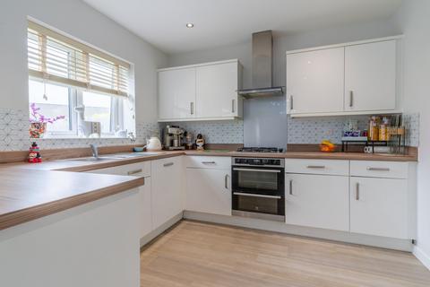 2 Emerald Place, Bishops Cleeve, Cheltenham, GL52 7ZA