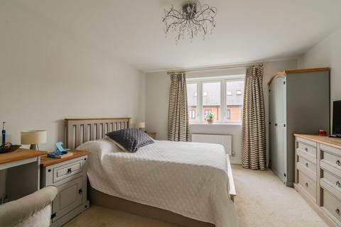 2 Emerald Place, Bishops Cleeve, Cheltenham, GL52 7ZA