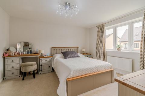 2 Emerald Place, Bishops Cleeve, Cheltenham, GL52 7ZA