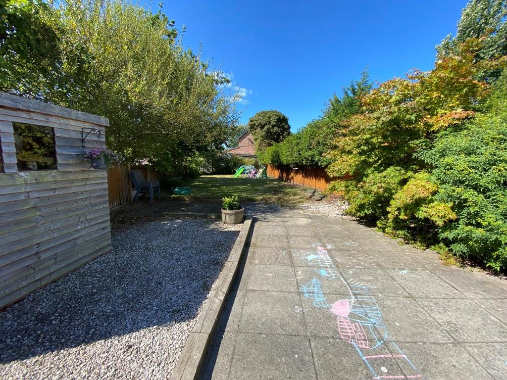 Flaxfield Road, Formby, Liverpool, L37 3 bed semidetached house £280,000