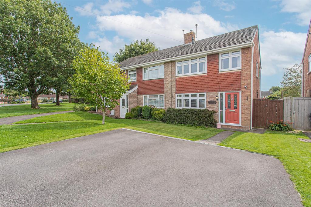 Meadow Court Drive, Oldland Common, Bristol 3 bed semidetached house