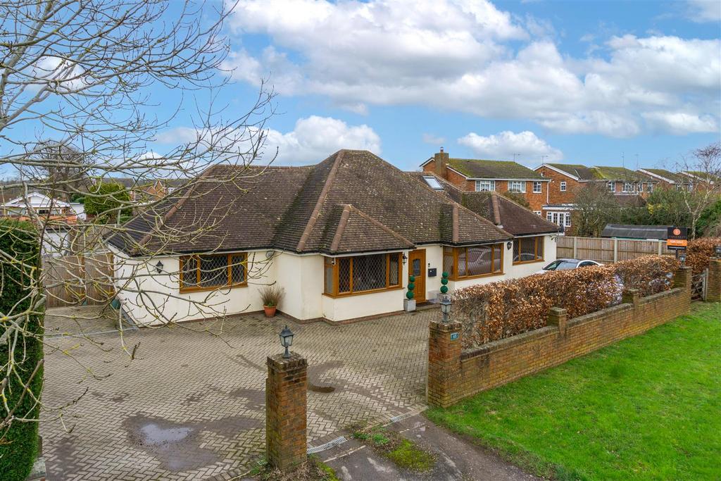 Weatherhill Road Smallfield Horley 3 Bed Detached Bungalow For Sale