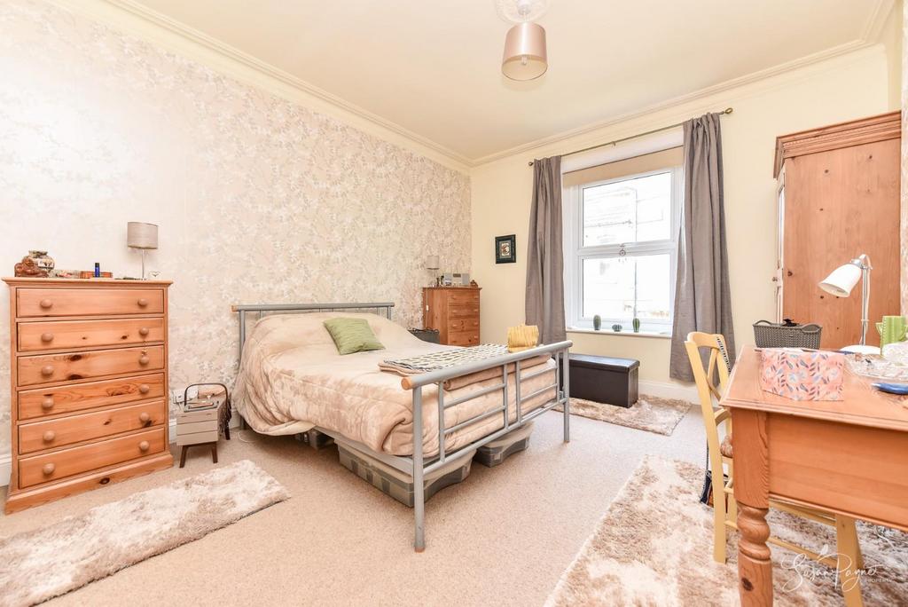 Double-Bedroom