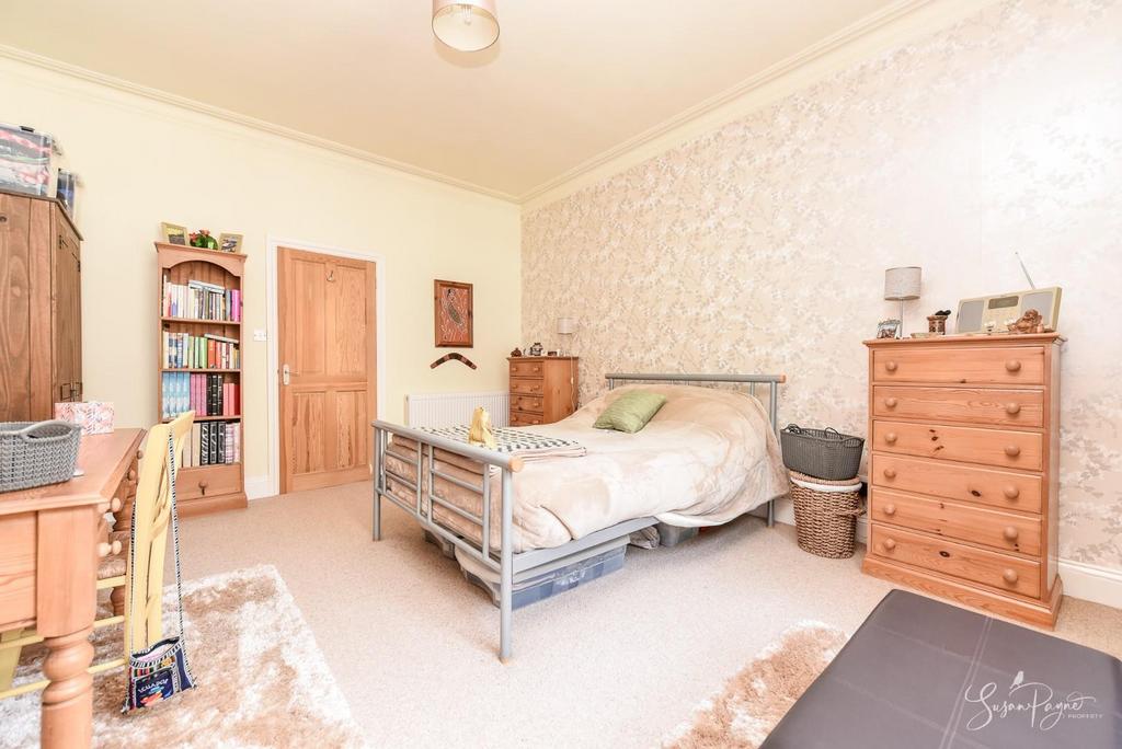 Double-Bedroom