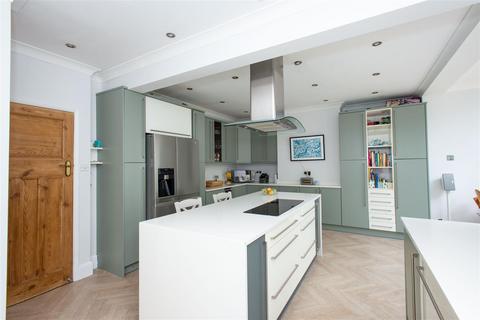85 Kingsway, Petts Wood, Orpington, BR5 1PW