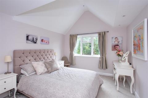 85 Kingsway, Petts Wood, Orpington, BR5 1PW