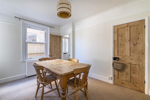 17 Albert Road, Ashtead, KT21 1BJ