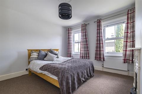17 Albert Road, Ashtead, KT21 1BJ