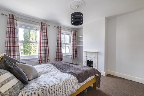 17 Albert Road, Ashtead, KT21 1BJ