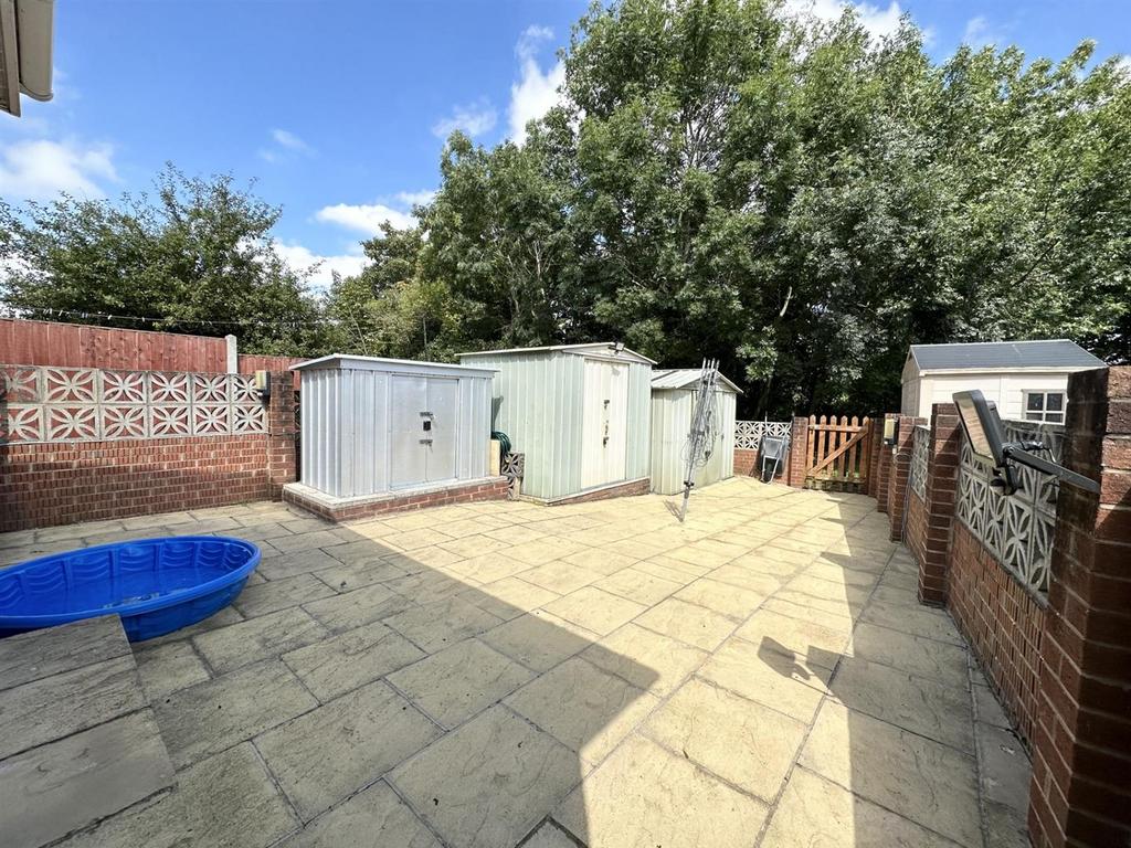 Wells Road, Barnwood, Gloucester 3 bed end of terrace house for sale
