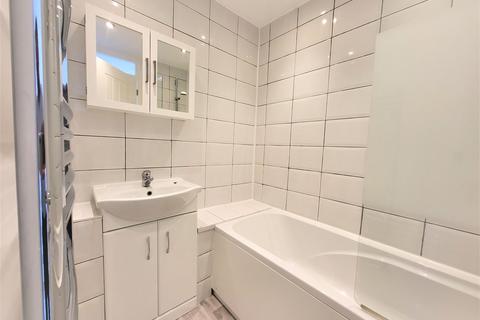 18 Cobmead, Hatfield, AL10 0JF