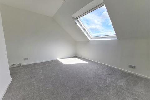 18 Cobmead, Hatfield, AL10 0JF