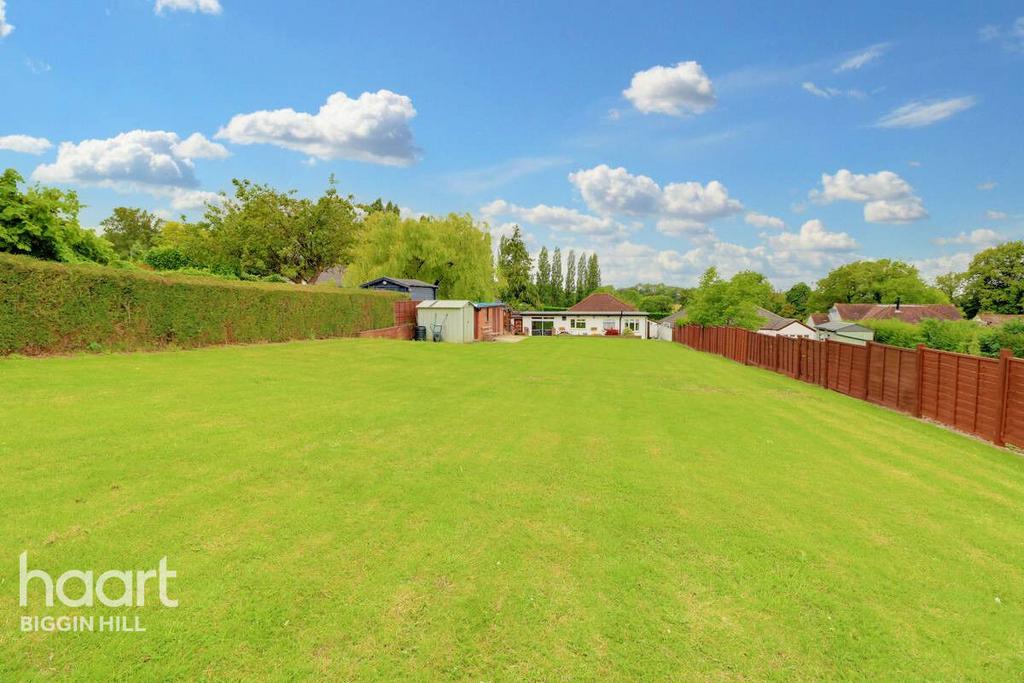 Leaves Green Road, Keston 4 bed detached bungalow £750,000