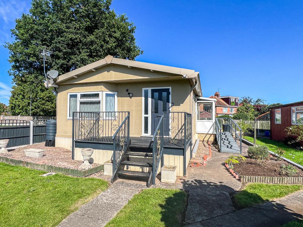 4 Glenmore Park, Ross Road, Hereford, Herefordshire 2 bed park home for