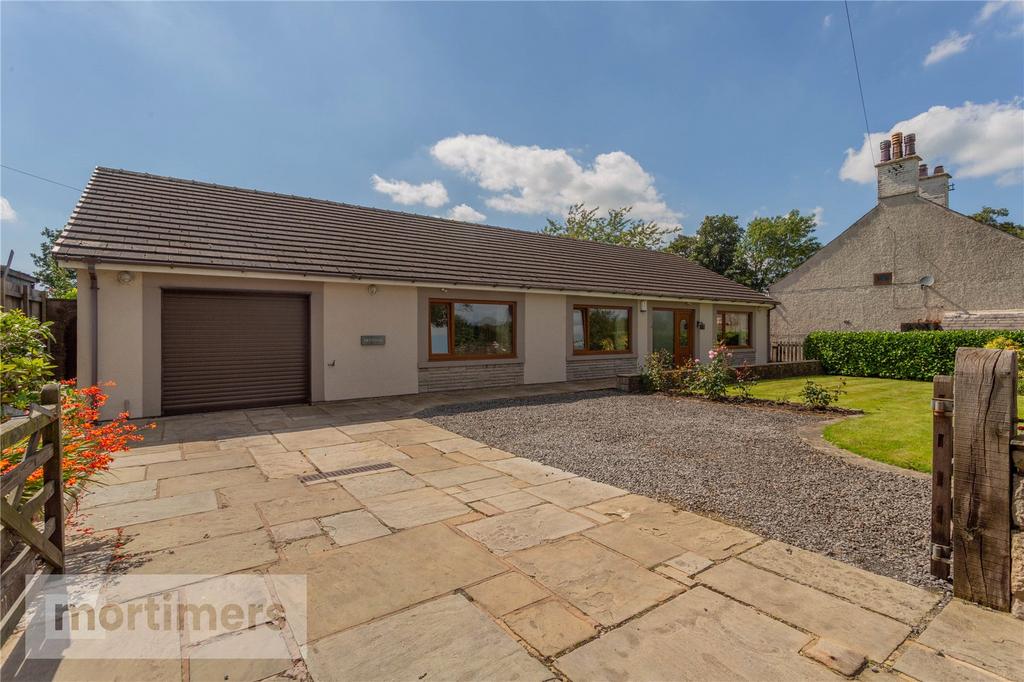 Commons Lane, Balderstone, Blackburn, Lancashire, BB2 3 bed detached