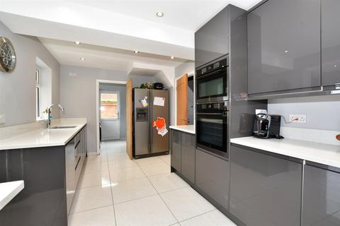 1 Caliph Close, Gravesend, DA12 4NP
