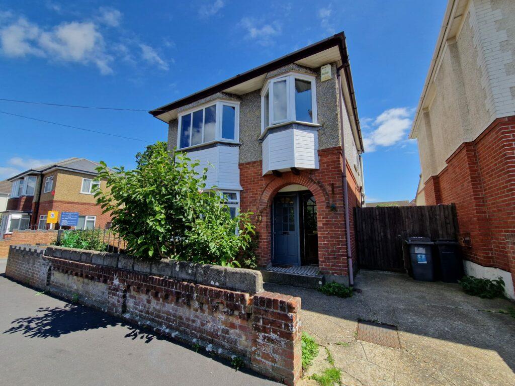 Draycott Road, Ensbury Park, Bournemouth 2 bed flat £1,200 pcm (£277 pw)