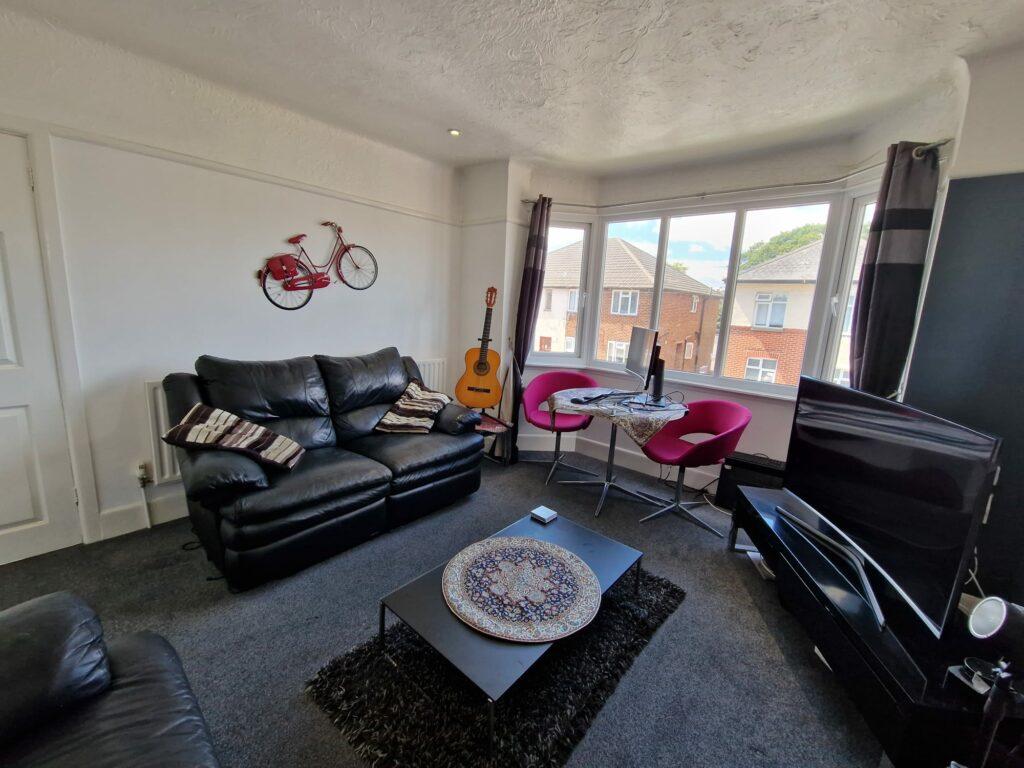 Draycott Road, Ensbury Park, Bournemouth 2 bed flat £1,200 pcm (£277 pw)
