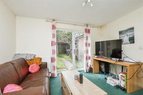 5 bedroom terraced house to rent, Pitchford Road, Norwich