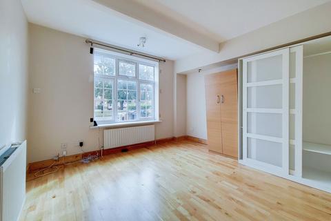 4 bedroom terraced house to rent, Abbotsbury Road, Morden, SM4