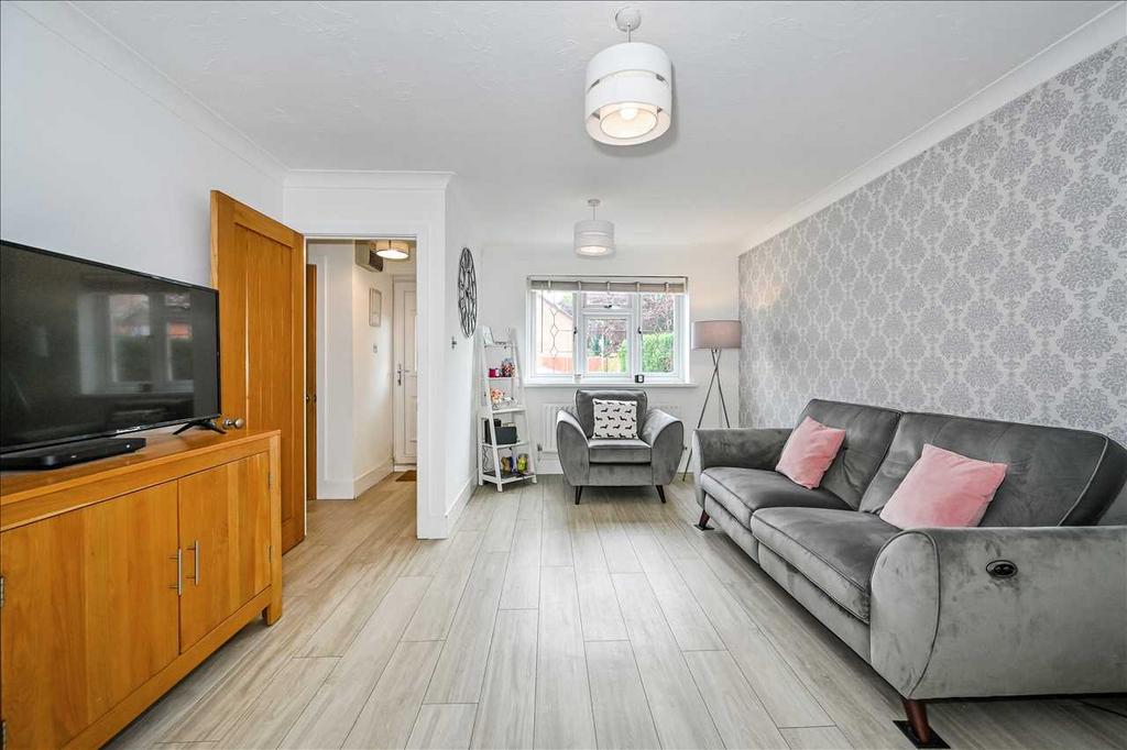 Lambourne Drive, Locks Heath 3 bed semidetached house £350,000