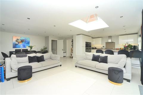 5 bedroom detached house to rent, Wilhelmina Avenue, Coulsdon, CR5
