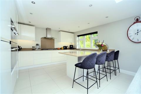5 bedroom detached house to rent, Wilhelmina Avenue, Coulsdon, CR5