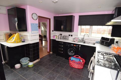 19 Antrobus Road, Amesbury, Salisbury, SP4 7NT
