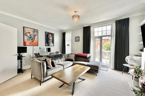 2 bedroom flat for sale, Douglas Avenue, Hythe, CT21