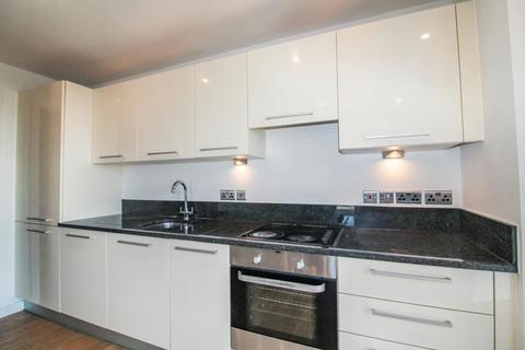 2 bedroom flat to rent, Lexington Apartments, Slough