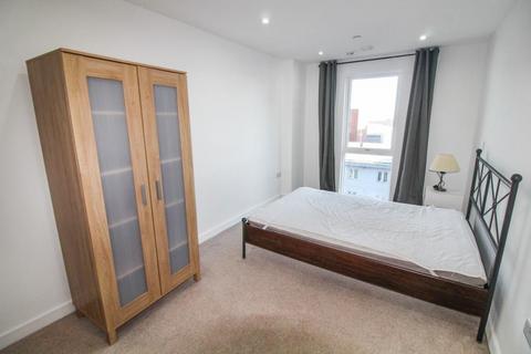 2 bedroom flat to rent, Lexington Apartments, Slough