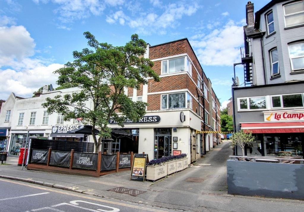 The Broadway, Broadway Court, RH16 2 bed apartment for sale £245,000