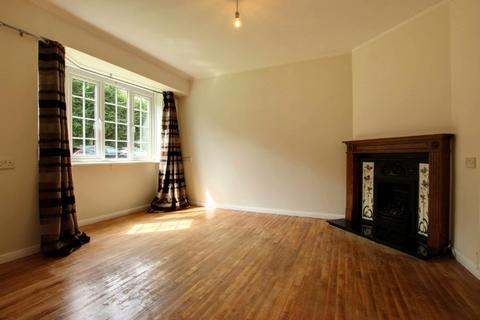 2 bedroom flat for sale - Wickham Way, Haywards Heath, RH16