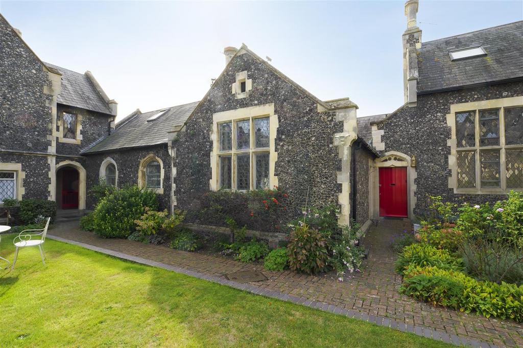 St Mary Court, Faversham, Faversham 2 bed cottage for sale £375,000