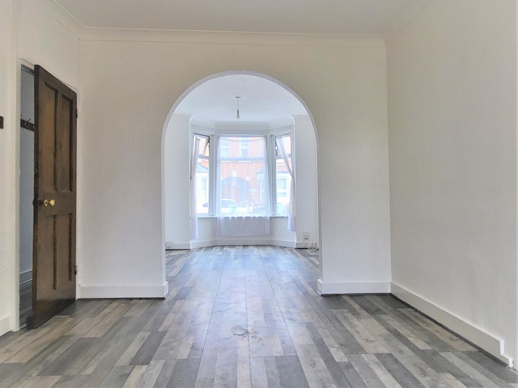 Parkgate Road, Watford, WD24 3 bed terraced house £1,700 pcm (£392 pw)