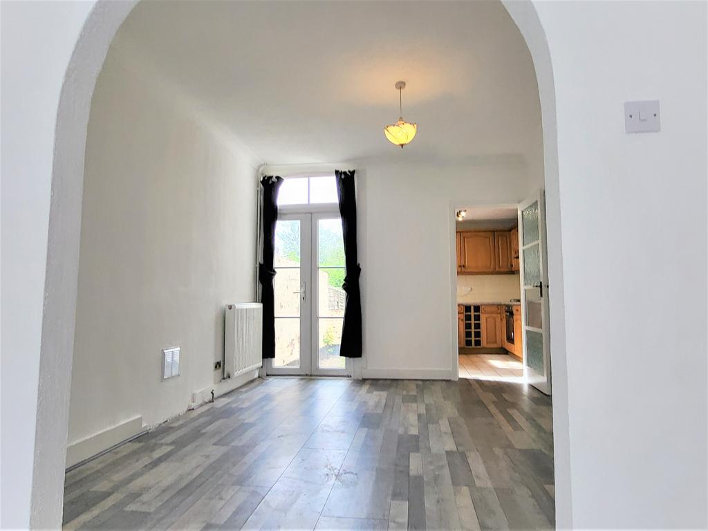 Parkgate Road, Watford, WD24 3 bed terraced house £1,700 pcm (£392 pw)